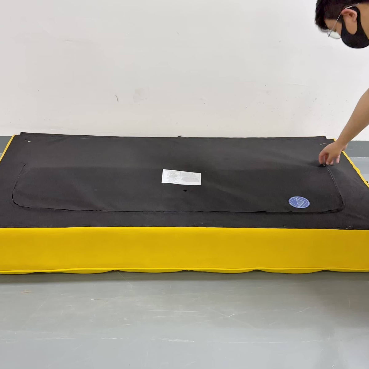 Foldable Sofa Bed, Linen Sleeping Sofa, 75-inch Wide Modern Three-seater Quilted Sofa